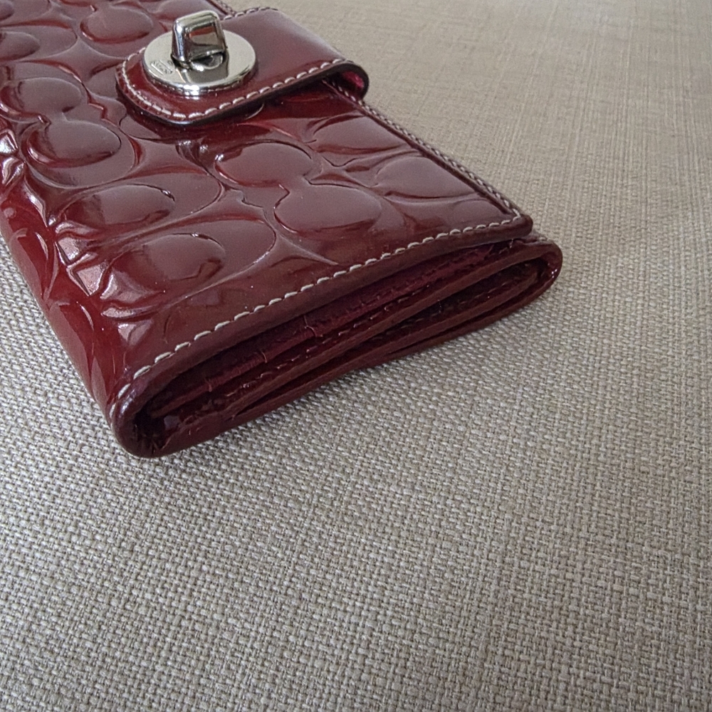 Vintage Coach Brick Red Signature Embossed Patent Leather Turnlock Wallet - Picture 10 of 13